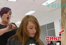 Elle lui peigne les cheveux... avant de découvrir CECI !!!