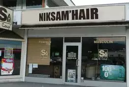 9 coiffeurs qui ont très mal choisi leur nom de salon !