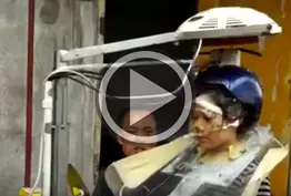 Ce chinois met 16 ans à inventer la machine à faire les shampooings - vidéo