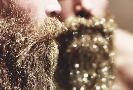 Glitter beard, la nouvelle tendance des barbus