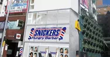 Snickers crée son salon de coiffure éphémère... et ça bad buzz !