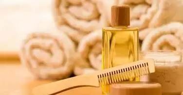 Cette astuce permet d'en finir avec les cheveux secs en seulement 1 nuit !