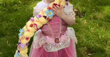 Ces mamans créent des coiffures de princesses pour des petites filles atteintes du cancer !