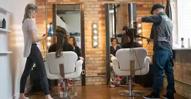 Cheveux blonds mi-longs  :15 coiffure à adopter urgement !