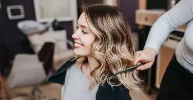 3 choses qu'un bon coiffeur regardera toujours avant de vous couper les cheveux !